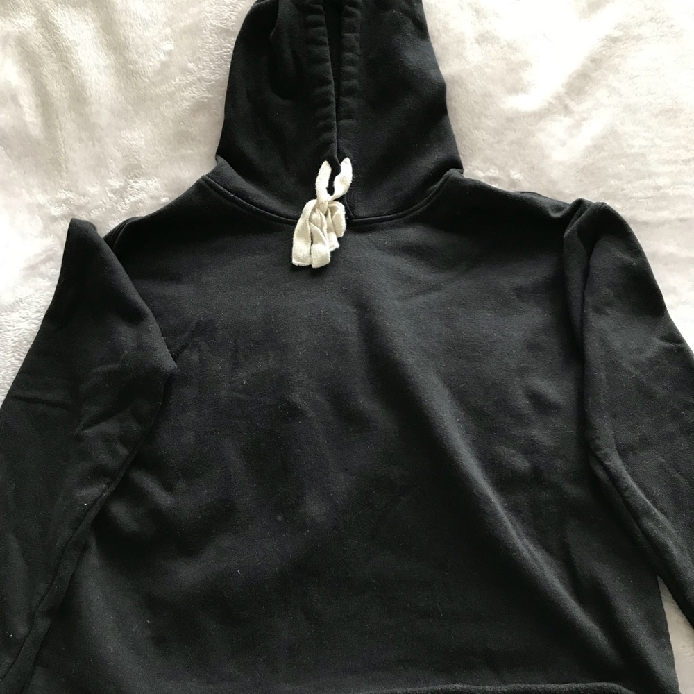 Black cropped sweatshirt